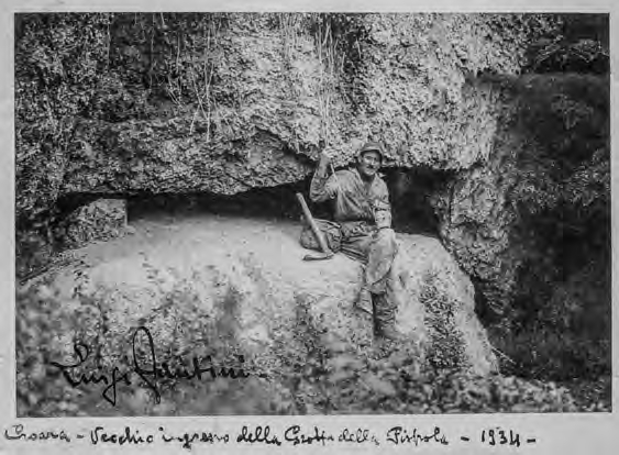 Luigi Fantini ingresso storico della Grotta della Spipola